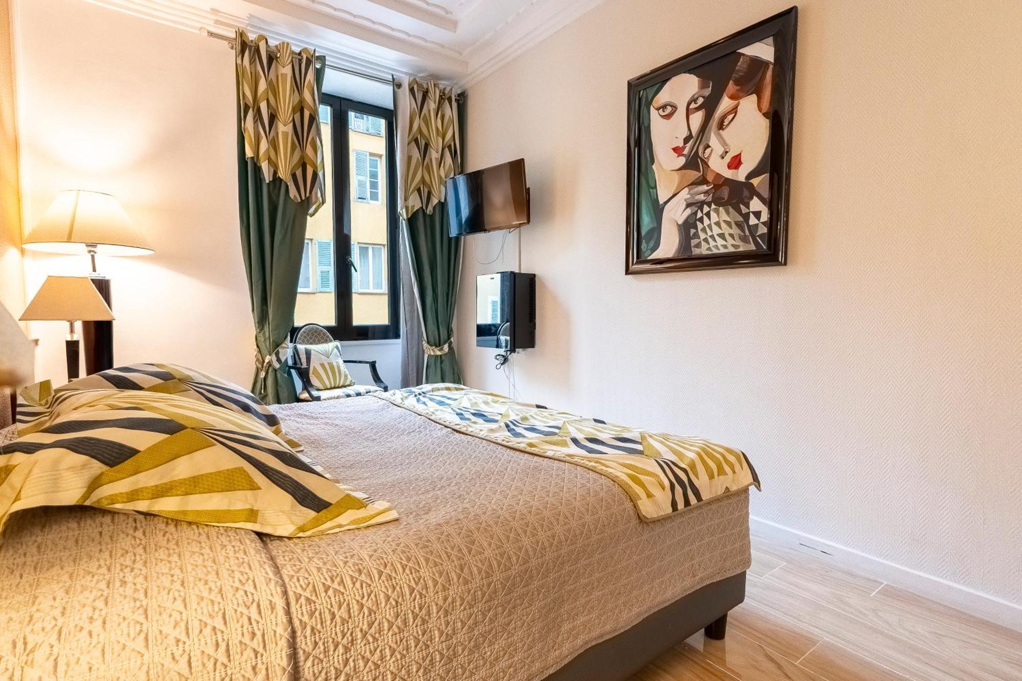 Le Meurice Hotel 3*