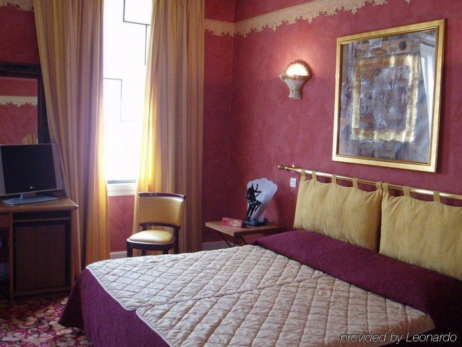 Le Meurice Hotel 3*